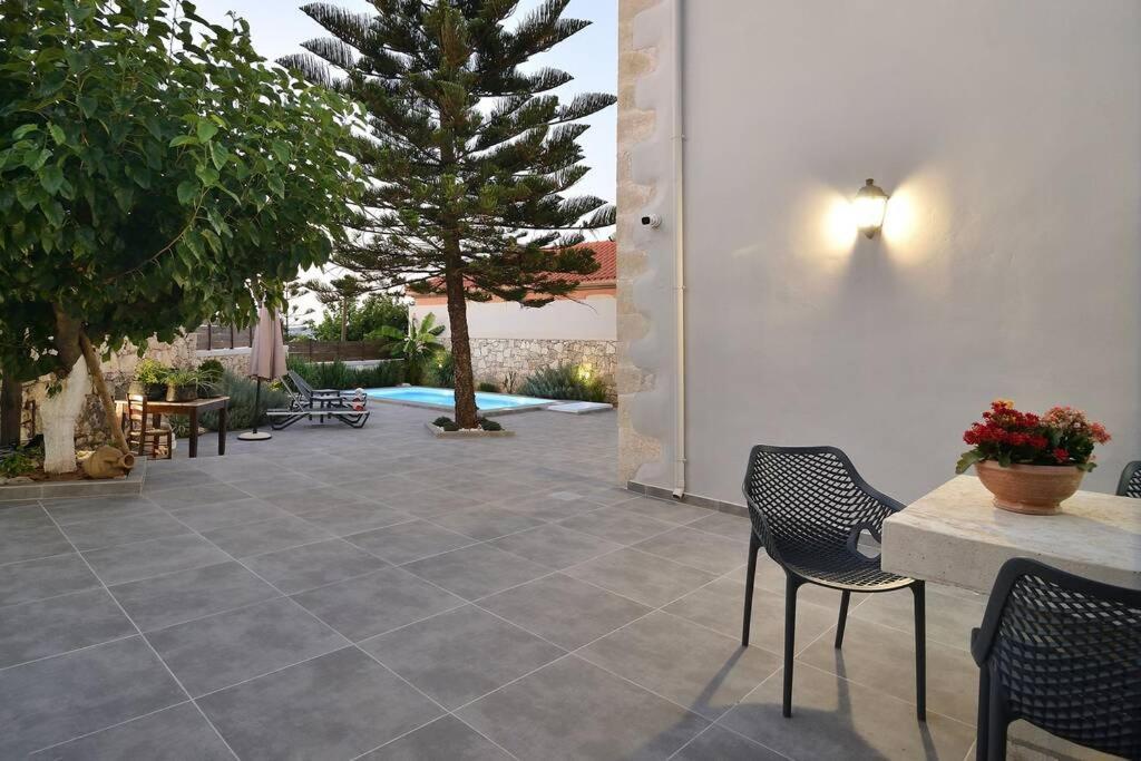 Villa Christini A Luxury Villa With Amazing Views Tzitzifes Luaran gambar